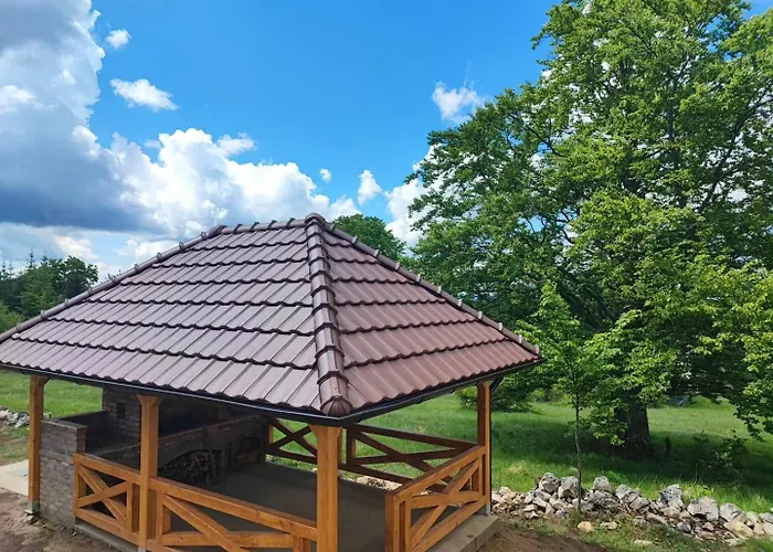 Planinska Kuca Srna بيت للعطل